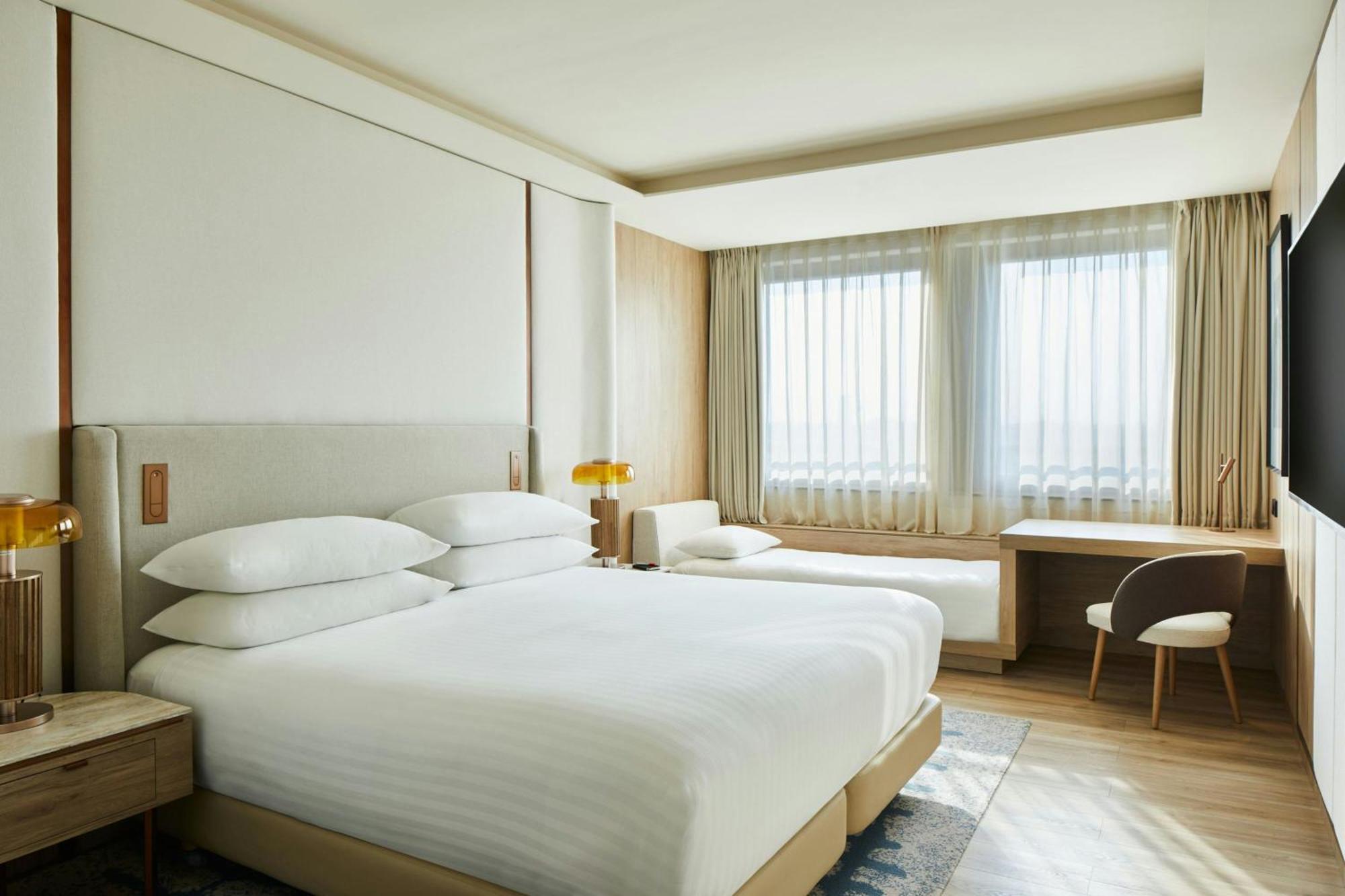 Habitación Familiar Superior con vistas a la ciudad - 1 cama extragrande